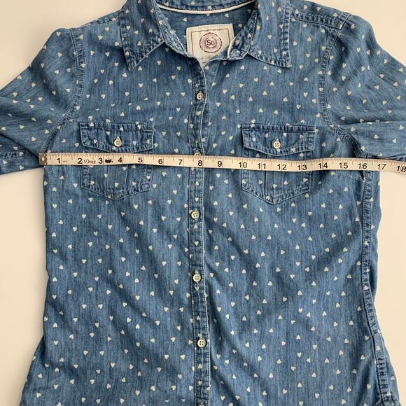 SO Chambray Blue Button Down Shirt White Hearts Medium - Picture 3 of 7